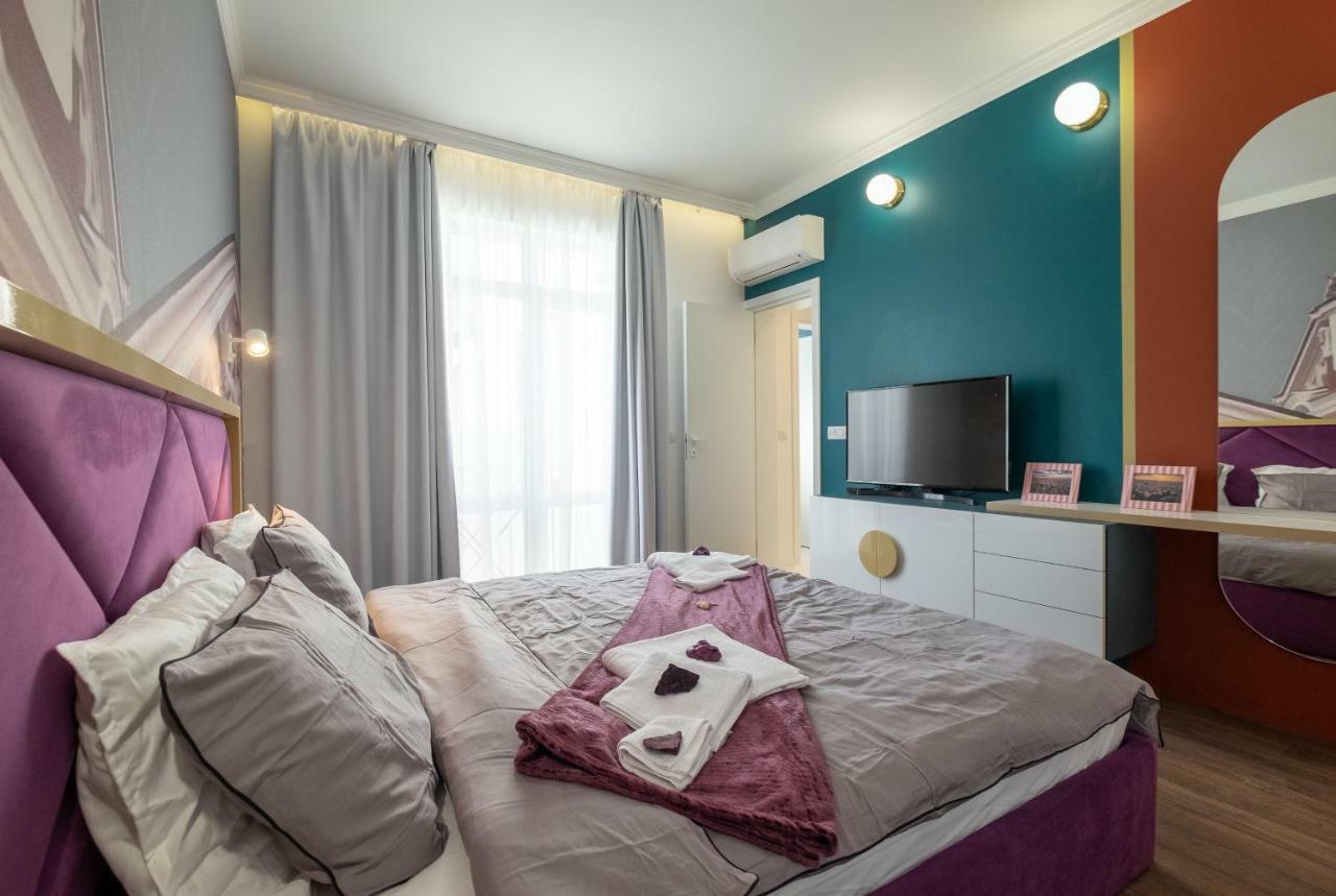 Vitosha Blvd 3-Bedroom, 2-Bathroom Lux Suite Sofya Dış mekan fotoğraf